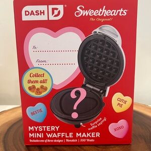 Dash Sweethearts Mystery Mini Waffle Maker surprise color